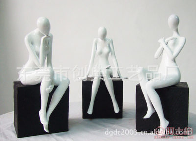 艺术与家居的完美融合 创典树脂雕塑的抽象人物魅力